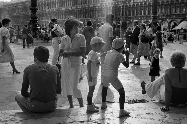 »Markusplatz«, Venedig, aus dem Portfolio »Harmonie eines Augenblicks«, Foto © Friedhelm Denkeler 1979