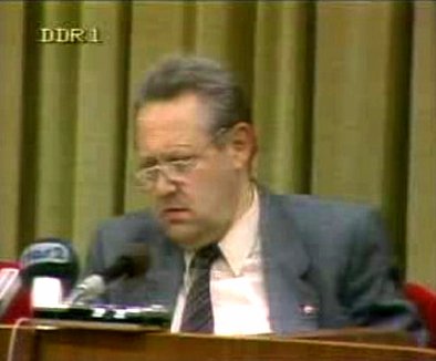 »Günter Schabowski in der Pressekonferenz am 9. November 1989«